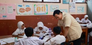 LASKAR Sulsel: Jangan Gunakan Narasi “Prosedur” untuk Tutupi Monopoli Dapur MBG FOTO: Presiden Prabowo Subianto kembali meninjau pelaksanaan Program Makan Bergizi Gratis (MBG) di SDN 1 dan SDN 2 Kedung Jaya, Bogor, Propinsi Jawa Barat. Senin, 10 Februari 2025. (Properti Facebook Presiden Prabowo Subianto)