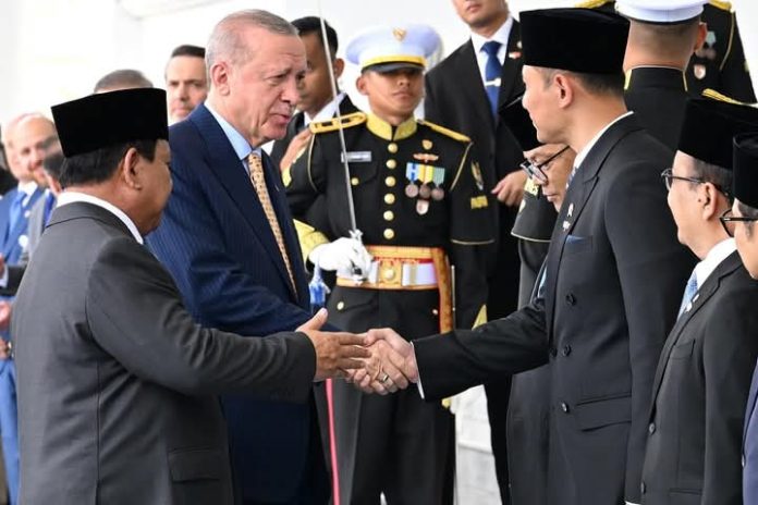 FOTO: Menko Bidang Infrastruktur dan Pembangunan Kewilayahan, Agus Harimurti Yudhoyono saat mendampingi Presiden Prabowo Subianto menerima kunjungan kenegaraan Presiden Recep Tayyip Erdoğan di Istana Kepresidenan Bogor. (Properti Facebook Agus Harimurti Yudhoyono)