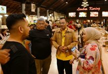 Jelang Pelantikan Ketua DPRD Sumut, Erni Gelar Syukuran Bersama Toga dan Tomas FOTO: Erni Ariyanti bersama ayahanda H Khairuddin Syah Sitorus (H Buyung) dan keluarga besar menggelar syukuran dan makan bersama Ulama, tokoh Agama (Toga) dan tokoh masyarakat (Tomas) se-Labuhanbatu Raya di sebuah rumah makan di Kota Medan, Kamis (30/1/2025) malam.