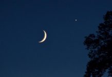 1 Maret 2025: Muhammadiyah Laksana Ibadah Puasa Bulan Ramadhan FOTO: Ilustrasi bulan sabit di bulan ramadhan.