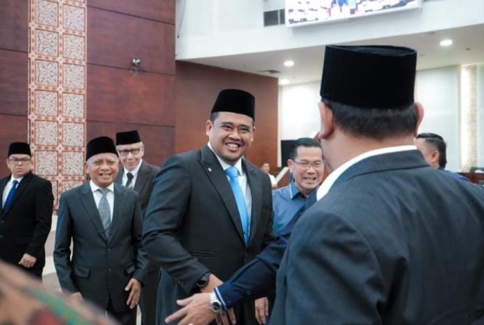 FOTO: Hadir pada kegiatan ini Prof. Eka Daryanto, Prof. Abdul Hamid, Prof. Mukhtar, Prof. Abdul Hasan Saragih, Prof. Yuniarto, Prof. Sugiharto, Dr. Arif Rahman dan guru besar universitas Sumut lainnya. Hadir juga pengurus PADU, Tokoh-tokoh akademis Sumut dan tokoh masyarakat.