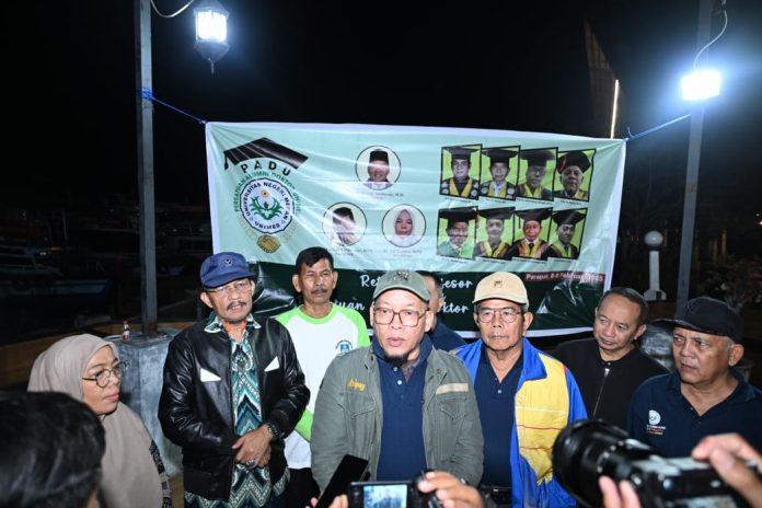 FOTO: Hadir pada kegiatan ini Prof. Eka Daryanto, Prof. Abdul Hamid, Prof. Mukhtar, Prof. Abdul Hasan Saragih, Prof. Yuniarto, Prof. Sugiharto, Dr. Arif Rahman dan guru besar universitas Sumut lainnya. Hadir juga pengurus PADU, Tokoh-tokoh akademis Sumut dan tokoh masyarakat.