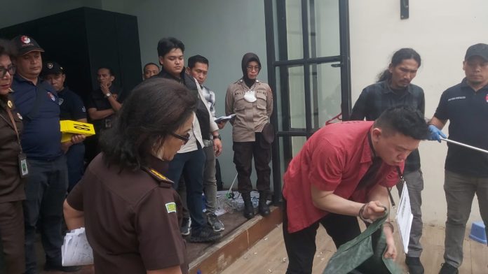 FOTO: Jaksa Penuntut Umum pada Kejaksaan Tinggi Sumatera Utara saat mengikuti rekonstruksi kasus pembunuhan wanita di Tanah Karo MP (26) alias Sela. (Istimewa)