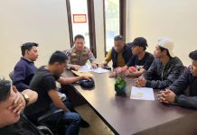 Laporan Kavling Laut Berlanjut, Pelapor: Besok Panggilan Polda, Kami Serahkan Bukti FOTO: Forum aksi massa yang tergabung dalam beberapa organisasi di sulawesi selatan saat diterima Sentra Pelayanan Kepolisian Terpadu (SPKT) Polda Sulsel.