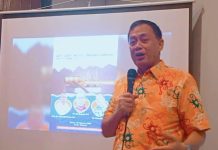 Revisi UU No 11/2021: Kejaksaan Diberikan Kewenangan Penuh Kendalikan Perkara, ini Kata Pakar FOTO: Pakar komunikasi politik universitas Hasanuddin, Dr. Hasrullah, saat tampil sebagai pembicara di Focus Group Discussion soal revisi UU Kejaksaan yang berlangsung di Café Muda Mudi, Makassar, Senin (10/2/2025).