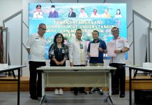 Pj Sekdaprov Sumut Saksikan Penandatanganan Kerja Sama dan Kesepahaman Toba Caldera UGG FOTO: Pj. Sekretaris Daerah Provinsi Sumatera Utara (Sumut) Effendy Pohan menyaksikan penanda tanganan Nota Kesepahaman dan Nota Kerjasama Badan Pengelola Toba Caldera UNESCO Global Geopark dengan Dewan Pengurus Pusat Komite Masyarakat Danau Toba, Universitas Pembangunan Panca Budi, dan Universitas Prima Indonesia di Ruang Rapat Kantor Bappedalitbang Sumut Jalan Diponegoro Kota Medan, Kamis (13/2). Hal ini dilakukan untuk memastikan kesiapan Danau Toba dalam mempertahankan status UNESCO Global Geopark pada Revalidasi pertengahan tahun 2025 mendatang.
