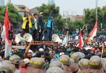 ‘Indonesia Gelap’: BEM SI Gelar Demo Maraton, Efek dari Efisiensi Anggaran FOTO: Dokumentasi aksi demo yang pernah dilakukan mahasiswa di depan gedung DPR/MPR RI. (ANTARA/Livia Kristianti)