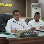 Karena Tersinggung, Senior Tampar Junior di Wisma HMI Makassar, Kejati Sulsel Selesaikan Lewat RJ FOTO: Kajati Sulsel Agus Salim saat memimpin ekspos restorasi justice di Aula Lantai 2 Kejati Sulsel, Selasa (18/2/2025).