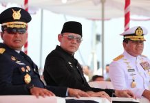 AHY Hadiri 5th MNEK 2025 dan IFR di Port of Benoa Bali FOTO: Dari kiri, Kepala Staf Angkatan Udara (Kasau) Marsekal TNI, M.Tonny Harjono, Tengah Menko Bidang Infrastruktur dan Pembangunan Kewilayahan, Agus Harimurti Yudhoyono dan paling kanan Kepala Staf Angkatan Laut (Kasal) Laksamana TNI Dr. Muhammad Ali. (Properti AHY)