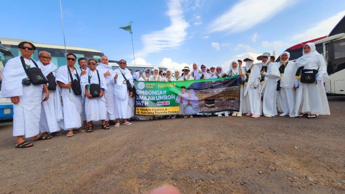 FOTO: Rombongan jamaah umroh yang di support oleh pengusaha asal kota Palopo, Putri Dakka. (Istimewa)