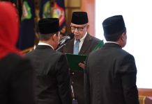 Lantik Pejabat Eselon III/IV, Pj Gubernur Fatoni: Sudah Sesuai Aturan untuk Percepat Program Pemerintah FOTO : Penjabat (Pj) Sekretaris Daerah Provinsi (Sekdaprov) Sumatera Utara (Sumut) MA Effendy Pohan melantik 12 pejabat eselon 3 dan 42 pejabat eselon 4 di lingkungan Pemerintah Provinsi (Pemprov) Sumut, di Aula Tengku Rizal Nurdin, Jalan Jenderal Sudirman Nomor 41 Medan, Rabu (19/2/2025).