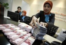 Tiap Hari DBH di Transfer ke Kabupaten-Kota, Tak Lagi Lewat Pemrov FOTO: Ilustrasi transaksi keuangan di perbankan (istimewa)