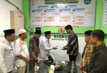Rutan Kelas IIB Barru dan Baznas Barru Perbarui MOU, Siap Perkuat Program Pembinaan Warga Binaan FOTO: Ka Rutan Amsar, bersama pejabat struktural dan staf pelayanan tahanan melakukan silaturahmi ke kantor Badan Amil Zakat Nasional (Baznas) Kabupaten Barru, pada Jumat, 28 Februari 2025.