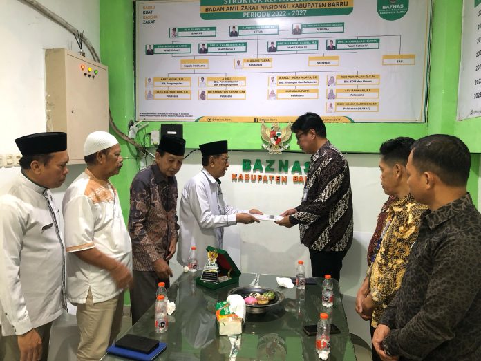 FOTO: Ka Rutan Amsar, bersama pejabat struktural dan staf pelayanan tahanan melakukan silaturahmi ke kantor Badan Amil Zakat Nasional (Baznas) Kabupaten Barru, pada Jumat, 28 Februari 2025.