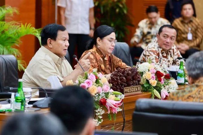 FOTO: Presiden Prabowo dan Menteri Keuangan Sri Mulyani Indrawati saat rapat di kantor Kementerian Keuangan di Jakarta beberapa waktu lalu. (Properti Seskab)