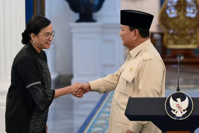 FB_IMG_1741807961870 FOTO: Menteri Keuangan Sri Mulyani Indrawati dan Presiden Prabowo Subianto di Istana Kepresidenan. (Property Kemenkeu)