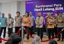 Hadiri Lelang SUN, Menkeu Sebut BSN Indonesia Terjaga Stabil di Tengah Ketidakpastian Global FOTO: Menteri Keuangan (Menkeu) Sri Mulyani Indrawati memberikan keterangan persnya terkait dengan Surat Berharga Negara di Jakarta, Selasa (18/3/2025). (Property: Sri Mulyani Indrawati)