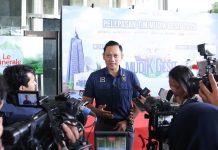 AHY Lepas Tim Liputan Khusus Mudik Lebaran 2025 Kompas Grup FOTO: Koordinator (Menko) Bidang Infrastruktur & Pembangunan Kewilayahan Agus Harimurti Yudhoyono (AHY) usai melepas tim liputan khusus mudik 2025 Kompas Group jelang H-9 lebaran pada Jumat (21/3/2025).