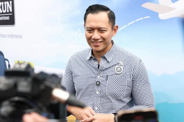 FOTO: Menko Bidang Infrastruktur & Pembangunan Kewilayahan Agus Harimurti Yudhoyono saat melepas Tim Arus Mudik Liputan 6 SCTV. (Property AHY)