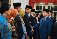 Presiden Prabowo Lantik 31 Dubes LBBP FOTO: Presiden Prabowo Subianto usai melantik 31 duta besar luar biasa dan berkuasa penuh (Dubes LBBP) Republik Indonesia (RI) untuk negara sahabat pada Senin, 24 Maret 2025 di Istana Negara, Jakarta. (Properti Seskab).