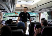Menko AHY Lepas Mudik Lebaran Keluarga Pegawai Pemerintahan di Jakarta FOTO: Menteri Koordinator (Menko) Bidang Infrastruktur dan Pembangunan Kewilayahan, Agus Harimurti Yudhoyono (AHY) melepas pegawai dan keluarga para pegawai Kemenkoinfra, Dewan Ekonomi Nasional, BRIN, dan Badan Karantina Indonesia untuk melaksanakan mudik lebaran tahun 2025. Kamis pagi (28/3).