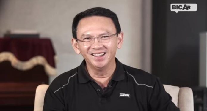 FOTO: Tangkap layar saat Basuki Tjahaja Purnama alias Ahok tampil blak blakang di kanal YouTube Narasi Newsroom. Sabtu (1/3/2025)