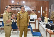 Hingga April 2025 Capaian PAD Tak Penuhi Target, Bapenda Deli Serdang Bakal Dievaluasi Bupati FOTO: Bupati Asri Ludin Tambunan hadir dalam kegiatan apel pagi di kantor Badan Pendapatan Daerah (Bapenda) Jalan Sudirman, No.2, Lubuk Pakam, Deli Serdang, Selasa (4/3/2025).