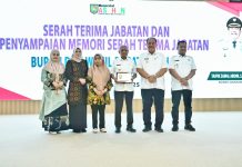 Sertijab Bupati Asahan, Wagub Sumut Surya Ajak Selaraskan Pembangunan Pemkab dan Pemprov FOTO: Bupati Taufik Zainal Abidin dan Wakil bupati Asahan Rianto, pada acara serah terima jabatan (Sertijab) dan Penyampaian memori serah terima jabatan Bupati dan Wakil bupati yang berlangsung di Aula Melati Kantor Bupati Asahan Rabu, (05/03/2025). (Dinas Komunikasi dan Informatika Provinsi Sumut/Munawar Harahap)