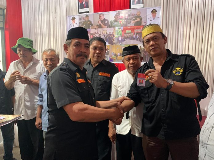 IMG-20250306-WA0326 FOTO: Kiri Ketua DPD APKAN Bulukumba Agung Bennuase, S.Pd, dan Kanan Andi Edhy Kepala Biro Humas dan Advokasi DPD APKAN RI.