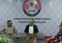 Deng Ical Sebut KPI Sangat Penting: Bertugas Menjaga Ketahanan Sosial FOTO: Anggota Komisi I, DPR RI Syamsu Rizal MI melakukan kunjungan ke Komisi Penyiaran Indonesia Daerah (KPID) Sulsel di Jl Bontolempangan Makassar, Jumat (7/3/2015) siang.