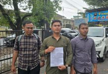 Diduga Tak Miliki Legalitas, Pengusaha Pabrik Besi Dilaporkan Ke Polrestabes Medan FOTO: Rapi Lamnur Siregar dan rekan Aliansi Mahasiswa Cinta Tanah Air (AMCTA).