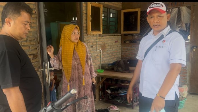 IMG-20250314-WA0413 FOTO: Aparat kepolisian saat mendatangi usaha Endang Gustina