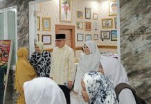 TP Gelar Buka Puasa Bersama Warga Parepare dan Kader Golkar: Singgung Pungli Penerbitan Sertifikat Tanah FOTO: Anggota Komisi II Dewan Perwakilan Rakyat Republik Indonesia (DPR RI) Fraksi Partai Golkar, menggelar buka puasa bersama masyarakat Kota Parepare, yang digelar di kediamannya di jalan Bau Massepe, Kelurahan Cappa Galung, Kecamatan Bacukiki Barat Kota Parepare, Minggu 16 Maret 2025.