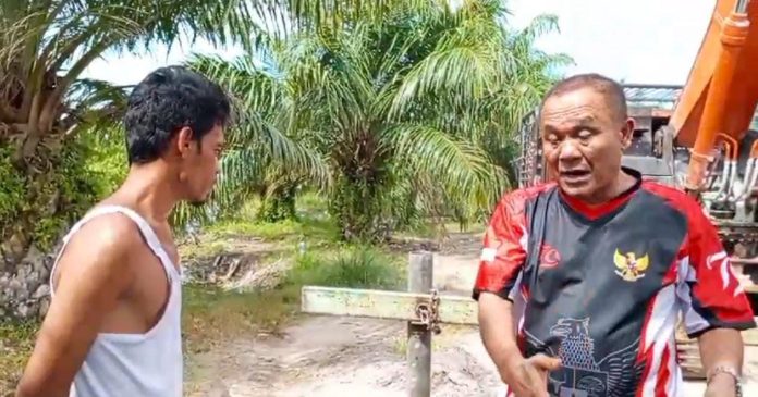 IMG-20250319-WA0014 FOTO: Portal di jalan dibongkar Ketum PMS Mbelin Brahmana.(Istimewa).