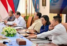 Menkeu Sampaikan 3 Poin Penting Dewan Ekonomi Nasional FOTO: Menteri Keuangan Sri Mulyani Indrawati saat mendampingi Presiden Prabowo Subianto menerima pemaparan Dewan Ekonomi Nasional (DEN) di Istana Merdeka, 19 Maret 2025. (Property: Sri Mulyani)