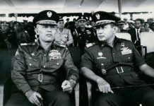 Diperkenalkan oleh Jenderal AH Nasution, ini Latar Belakang Munculnya Dwifungsi ABRI FOTO: Jenderal AH Nasution dan Jenderal TNI HM Soeharto. (Property via Hidayatullah.com)