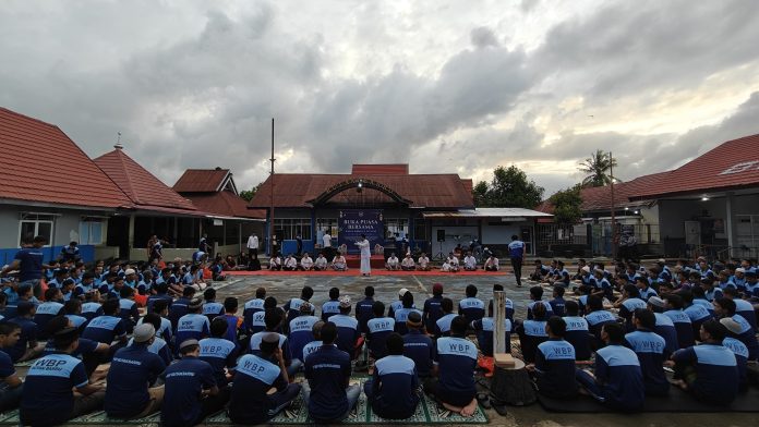 FOTO: Rutan Kelas IIB Barru gelar buka puasa bersama warga binaannya.