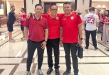 Tetap Optimis, Ketum Logis 08 Beri Semangat Erick Thohir untuk Timnas Indonesia Ket : Anshar Ilo (kiri) saat bersama Wamen Ketenagakerjaan Immanuel Ebenezer_ist*