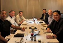 Erick Bertemu Kepala Pelatih Timnas, Netizen: Kembalikan Shin Tae-yong FOTO: Ketua umum PSSI Erick Thohir bertemu pelatih kepala Timnas Patrick Kluivert, Asisten pelatih bersama tim official. (Properti Erick Thohir via facebook)