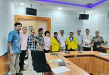 Dualisme di Universitas Atma Jaya Makassar Berakhir, LLDikti Wil IX: Wihalminus Rektor yang Sah FOTO: Kepala LLDikti Wil IX Sulselbartra, Andi Lukman memfasilitasi permasalahan kepemimpinan di civitas akademika Universitas Atma Jaya Makassar.