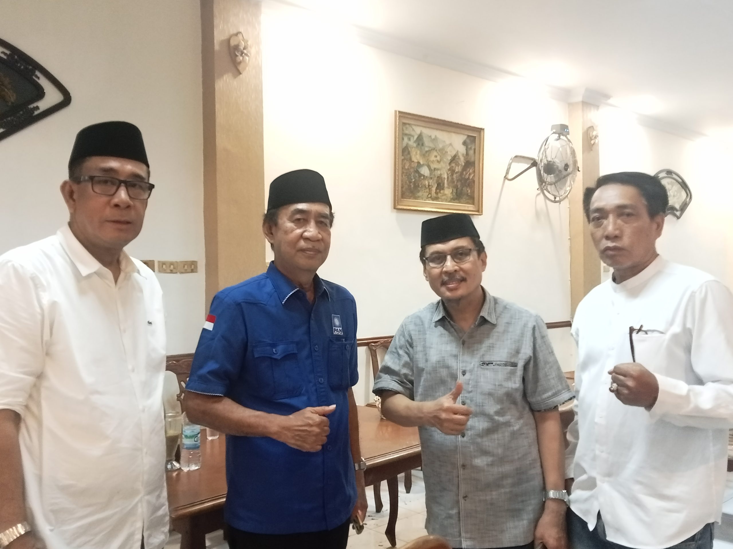 FOTO: Ashabul Kahfi Ketua DPW PAN Sulsel bersama para pengurus daerah Sulawesi Selatan. (LN)