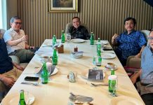 Dasco, Rocky, Jumhur, Ferry Satu Meja, Apa yang Dibahas? FOTO: Dari kiri Ferry Juliantono, Rocky Gerung, Sufmi Dasco Ahmad, Syahganda Nainggolan, dan Jumhur Hidayat/Ist