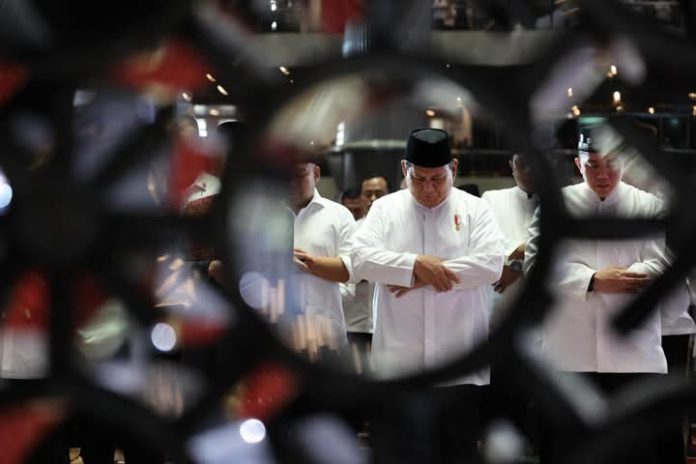 FB_IMG_1743417512021 FOTO: Presiden Prabowo Subianto menunaikan salat Idulfitri 1446 Hijriah di Masjid Istiqlal, Jakarta, pada Senin, 31 Maret 2025. (Foto: BPMI Setpres)