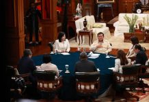 Hadapi Situasi Ekonomi Global Tidak Menentu, Presiden: Pernah Kita Alami, Berhasil Jika Masyarakat Bisa Hidup Rukun FOTO: Presiden Prabowo Subianto dihadapan 7 wartawan senior di kediamannya, di Hambalang, Bogor, Jumat pekan lalu (6/4/2015).