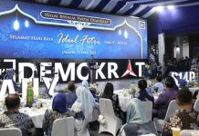 Halal Bihalal Partai Demokrat, AHY Ajak Kader Sukseskan Program Presiden Prabowo FOTO: Ketua Umum DPP Partai Demokrat Agus Harimurti Yudhoyono (AHY) saat pelaksanaan halal bihalal IdulFitri 1446 hijriah di Taman Proklamasi yang berada di kantor partai yang berlambangkan bintang mercy itu pada Sabtu malam (12/4/2025). (Properti AHY via Facebook)