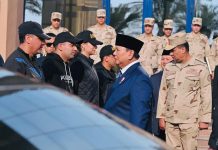 Presiden Prabowo Dadakan ke Akmil Mesir FOTO: Presiden Republik Indonesia Prabowo Subianto dan Presiden Mesir Abdel Fattah El-Sisi melakukan kunjungan mendadak ke Akademi Militer (Akmil) Mesir di Kairo (12/4). (Sumber: BPMI Setpres)