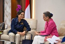 Menkeu Sri Terima Dubes AS, ini Yang Dibahas FOTO: Menteri Keuangan Sri Mulyani Indrawati dan Dubes AS H.E. Kamala Shirin Lakhdir di kantor Kementerian Keuangan di Jakarta. (Properti via Facebook Sri Mulyani Indrawati)