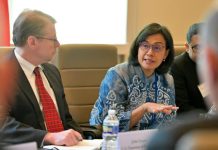 Menkeu Ungkap Aliran Modal Dunia Mengalami Pergeseran dari AS ke Eropa dan Jepang FOTO: Menteri Keuangan (Menkeu) Sri Mulyani Indrawati dalam kesempatan lainnya saat menghadiri US Chamber of Commerce di Washington DC, Amerika Serikat, Rabu (23/4/ 2025). (Properti Sri Mulyani Indrawati via Facebook)