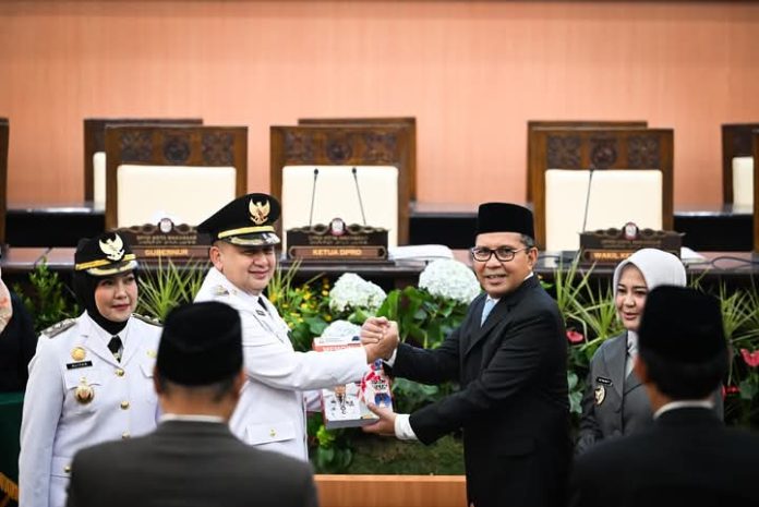 FB_IMG_1745580263206 FOTO: Wali Kota Makassar 2025-2029 Munafri Arifuddin dan Mantan Wali Kota Makassar 2014-2024, Moh Ramdhan Pomanto atau 'Danny Pomanto' . (Properti by Facebook)