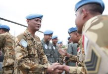 14 Prajurit Satgas MTF TNI Konga XXVIII-P/UNIFIL dapat Kenaikan Pangkat FOTO: Letkol Laut (P) Anugerah Annurullah menyampaikan ungkapan selamat atas kenaikan pangkat satu tingkat lebih tinggi prajurit Satgas MTF.